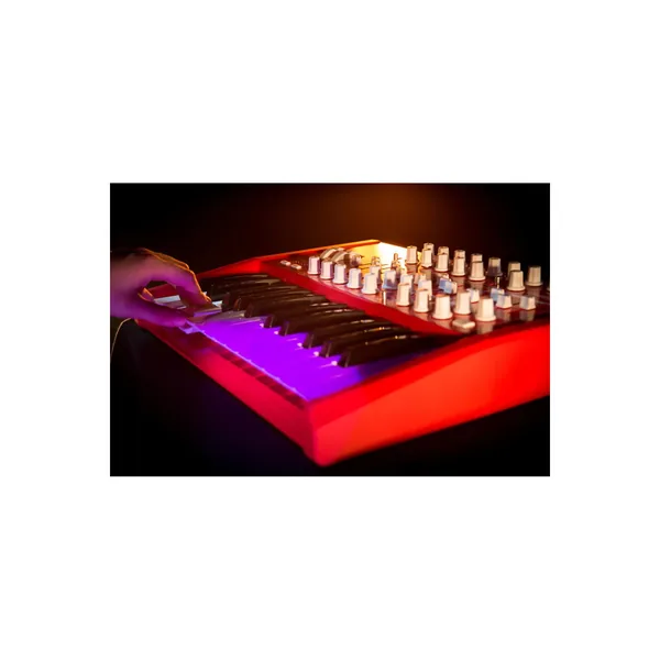Sintetizador analógico Arturia MiniBrute Red Special Edition Full-Blast