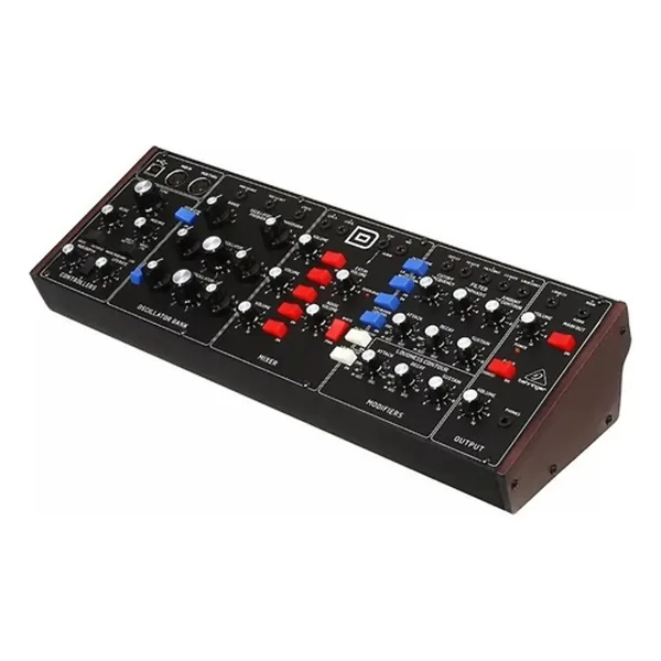 Behringer Model D-Img-169938