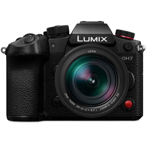 Cámara sin espejo Panasonic LUMIX GH7 con lente de 12-60 mm f/2.8-4 y paquete básico (negro)