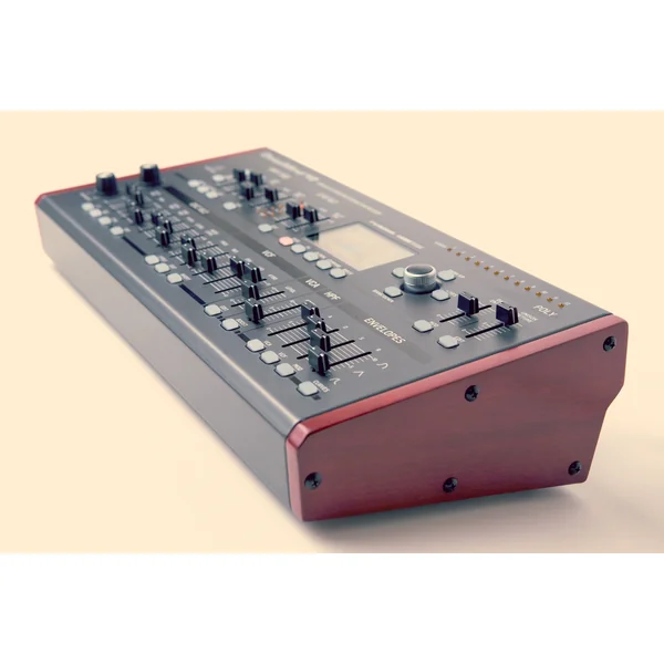 Behringer DeepMind 12D