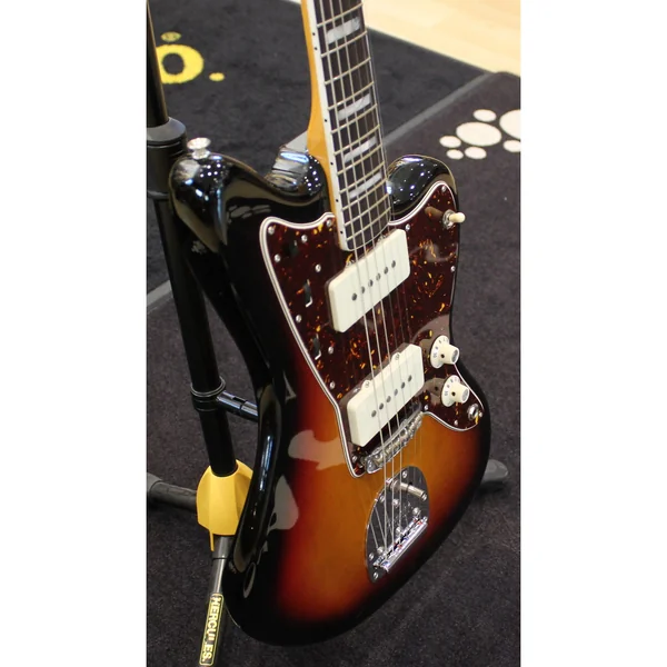 Fender AV II 66 JAZZMASTER RW WT3TB
