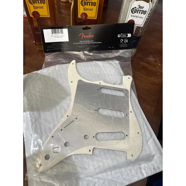 Fender Pickguard HSS Aged White Moto