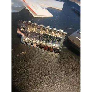 Fender Vintage-Style Strat Tremolo CR