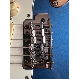 Fender Vintage-Style Strat Tremolo CR