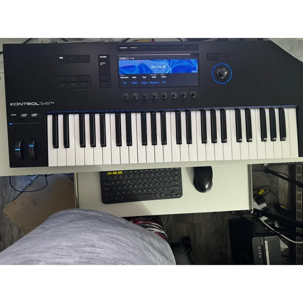 Native Instruments Kontrol S49 MK3 Komplete 15