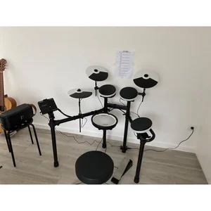 Roland TD-02KV V-Drums Kit Bundle