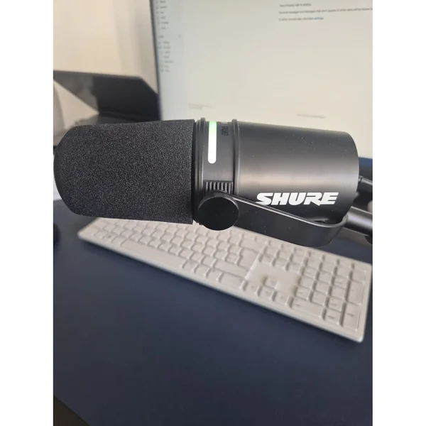 Shure MV7 Plus