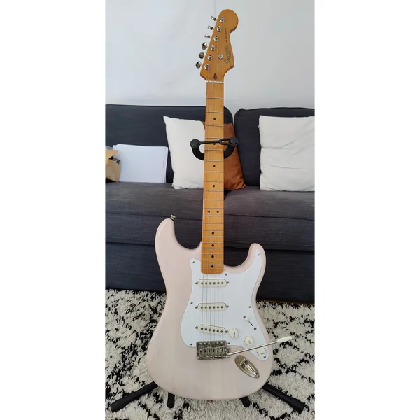 Squier CV 50s Strat MN WHB Bundle