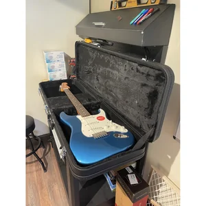 Squier CV 60s Strat LPB Bundle