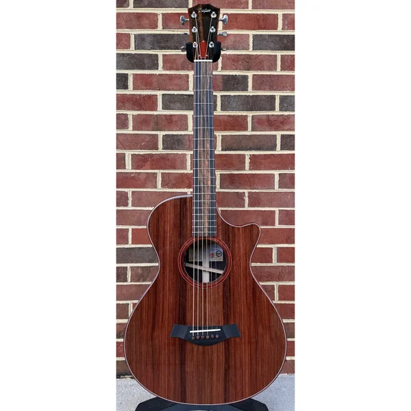 Taylor Custom #25: Le Rouge