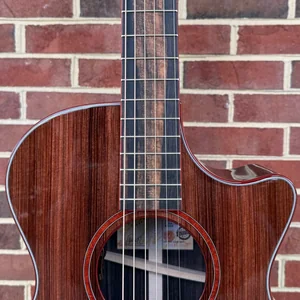 Taylor Custom #25: Le Rouge