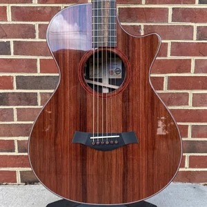 Taylor Custom #25: Le Rouge