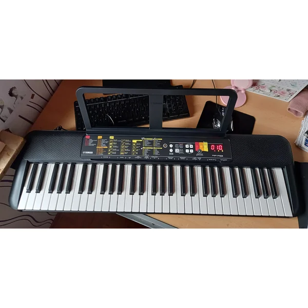 Yamaha PSR-F52